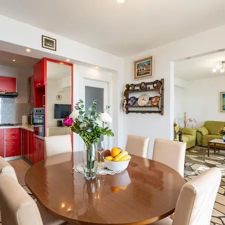 House Lozica By Guide Willa