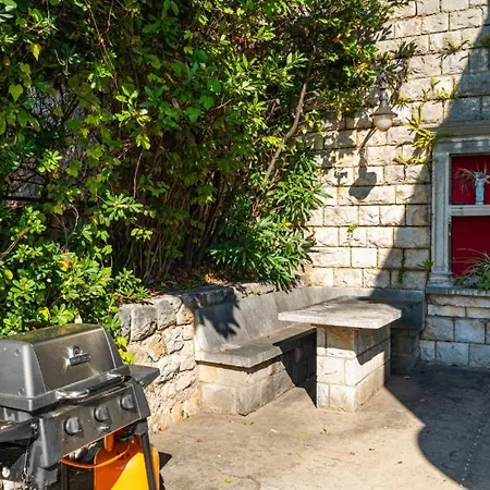 House Lozica By Guide Willa *