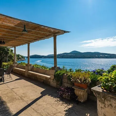 House Lozica By Guide Willa